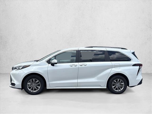 Used 2026 Toyota Sienna XLE FWD image 8