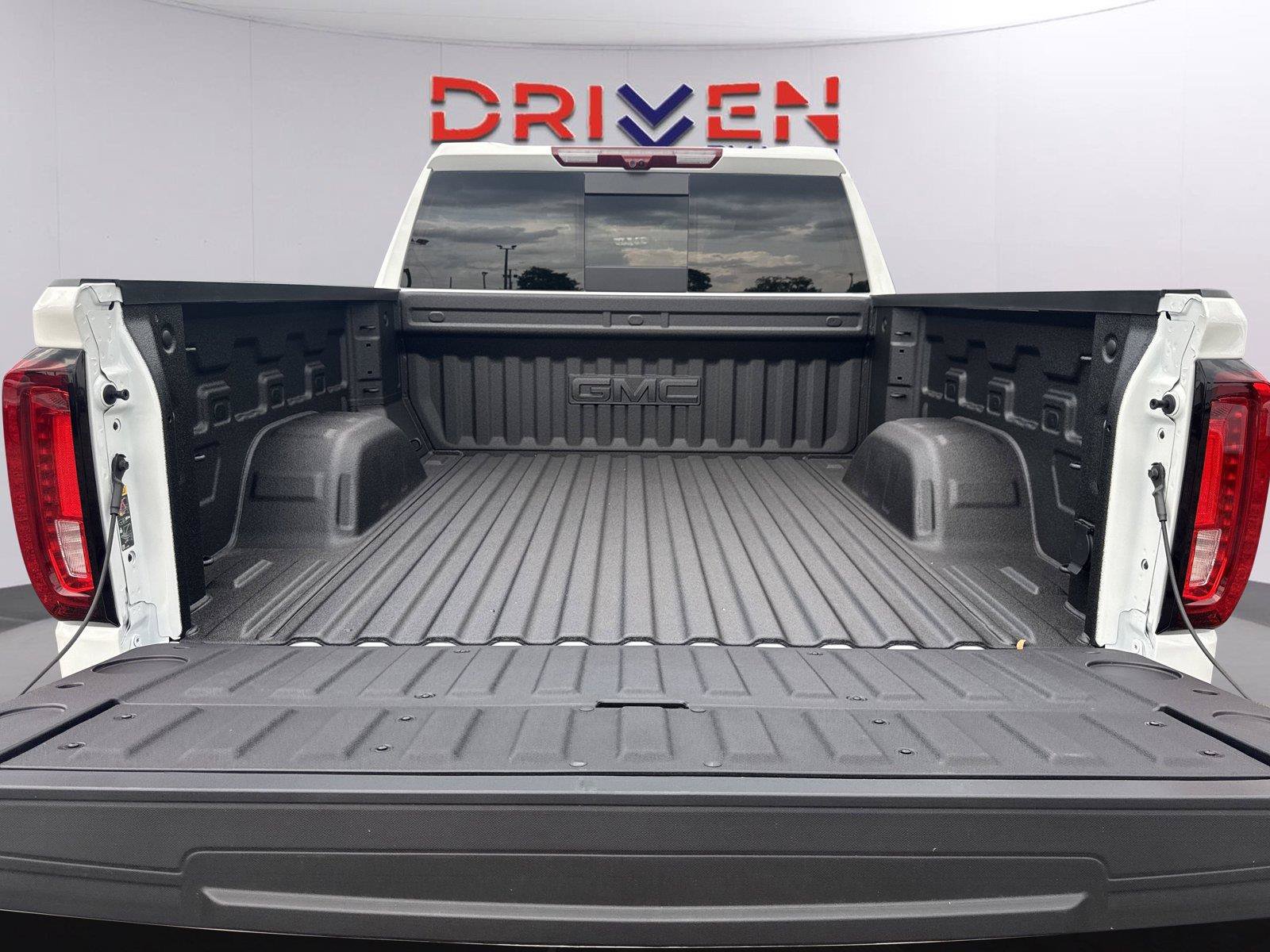 New 2026 GMC Sierra 1500 AT4 w/ AT4 Premium Package AWD/4WD image 32