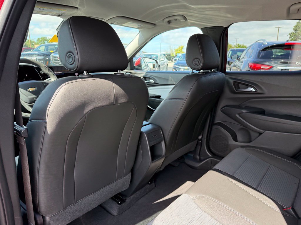 Used 2025 Chevrolet Trax LT FWD image 13