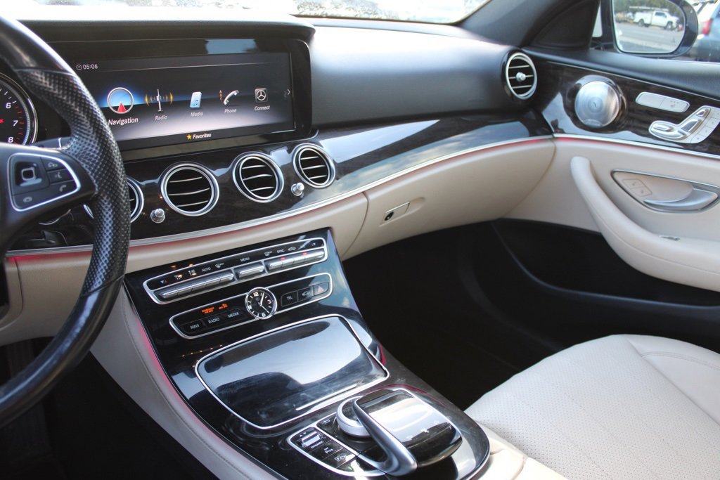 Certified 2017 Mercedes-Benz E 300 4MATIC image 23