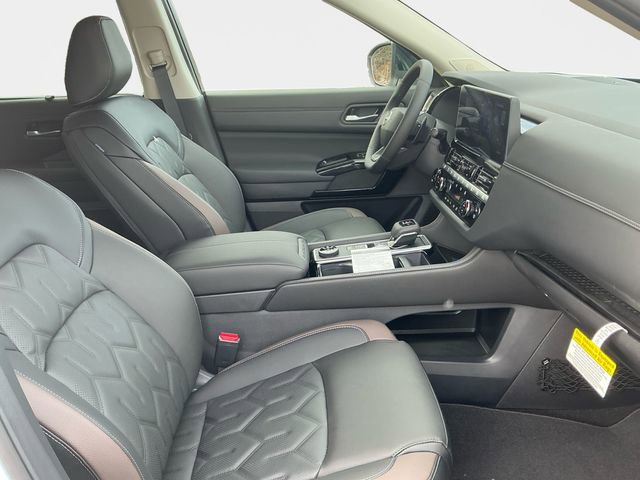 New 2026 Nissan Pathfinder Platinum image 16