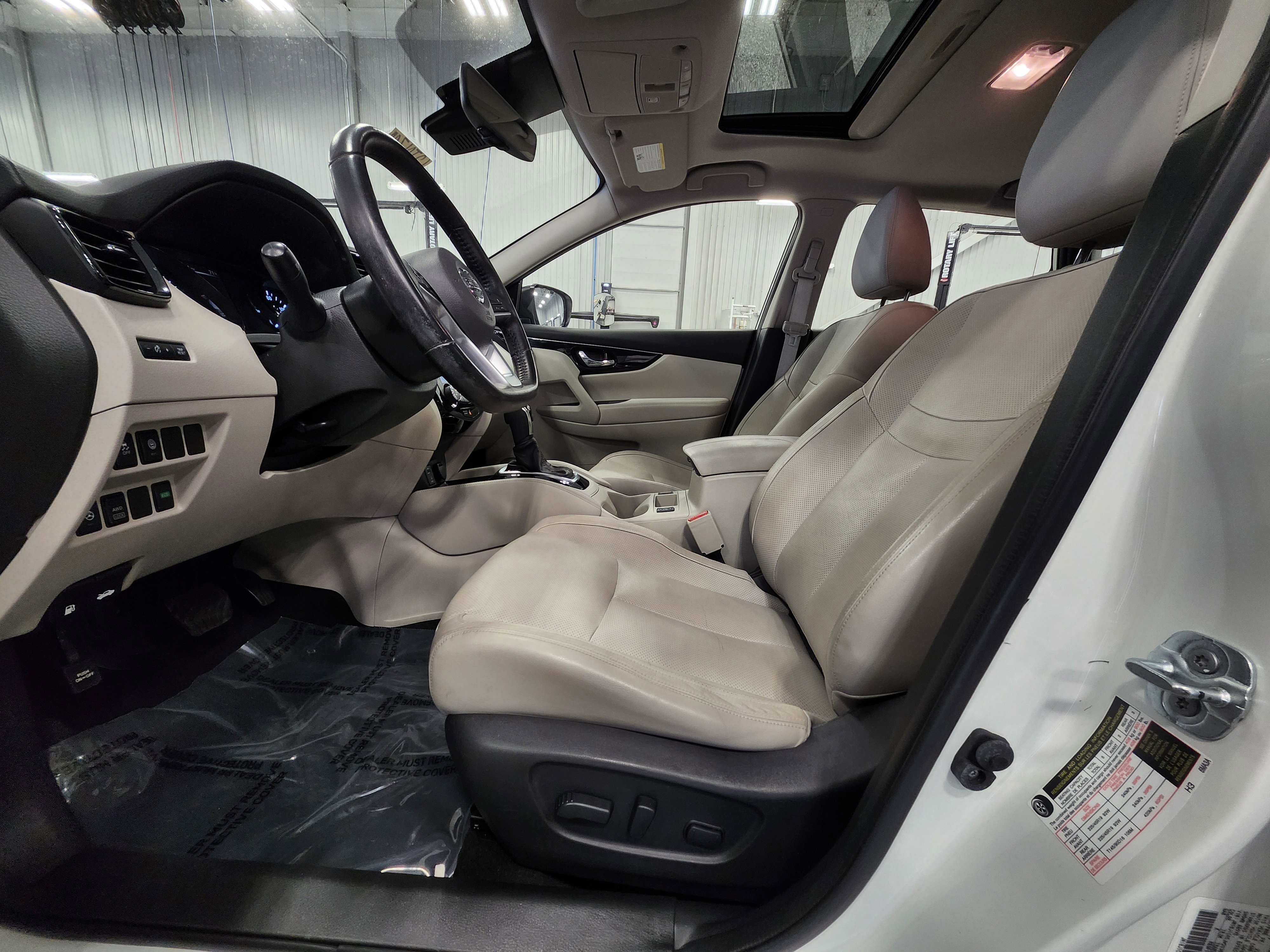 Used 2018 Nissan Rogue Sport SL w/ SL Premium Package image 19