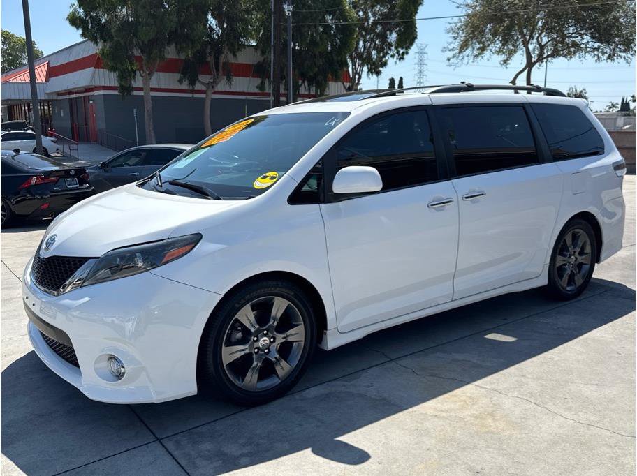 Used 2015 Toyota Sienna SE w/ SE Preferred Package FWD image 45