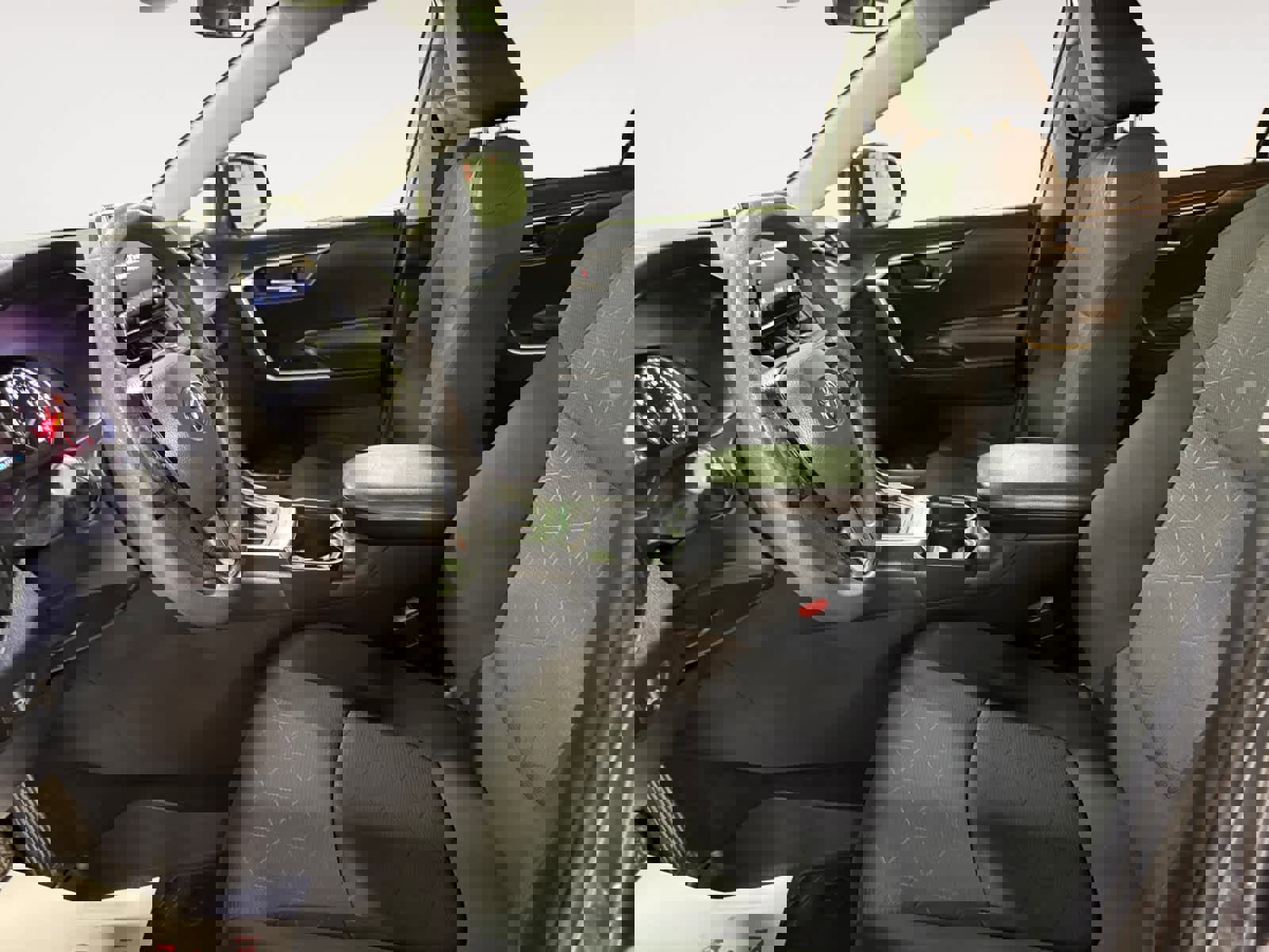 Used 2020 Toyota RAV4 XLE w/ Convenience Package image 13