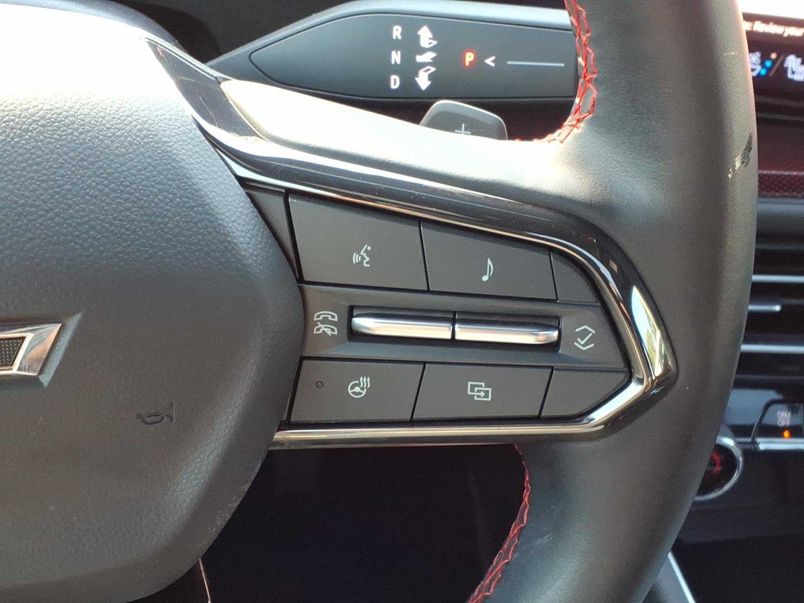 Used 2024 Chevrolet Traverse RS FWD image 25