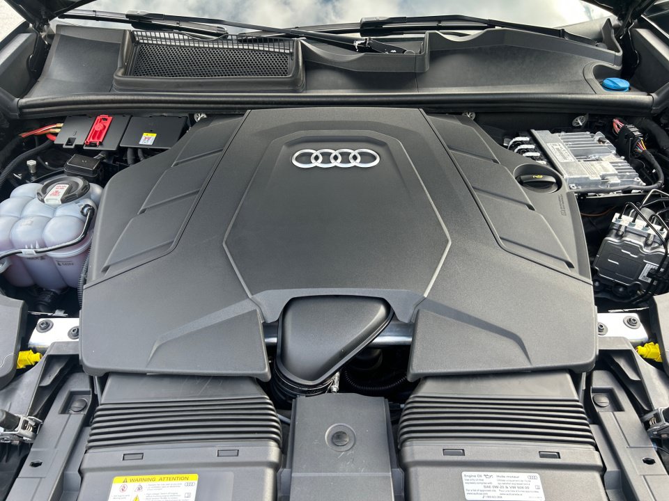 Used 2023 Audi Q8 Premium Plus AWD/4WD image 16