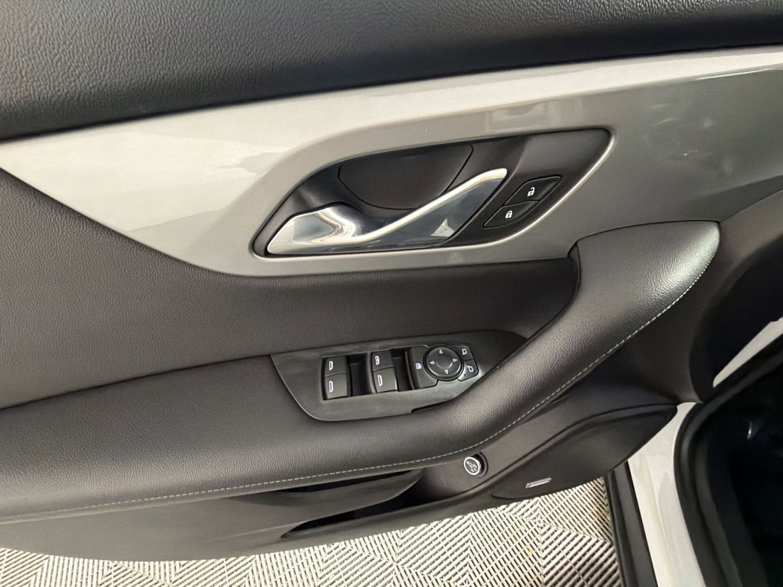 Used 2019 Chevrolet Blazer LT w/ Sun and Wheels Package image 15