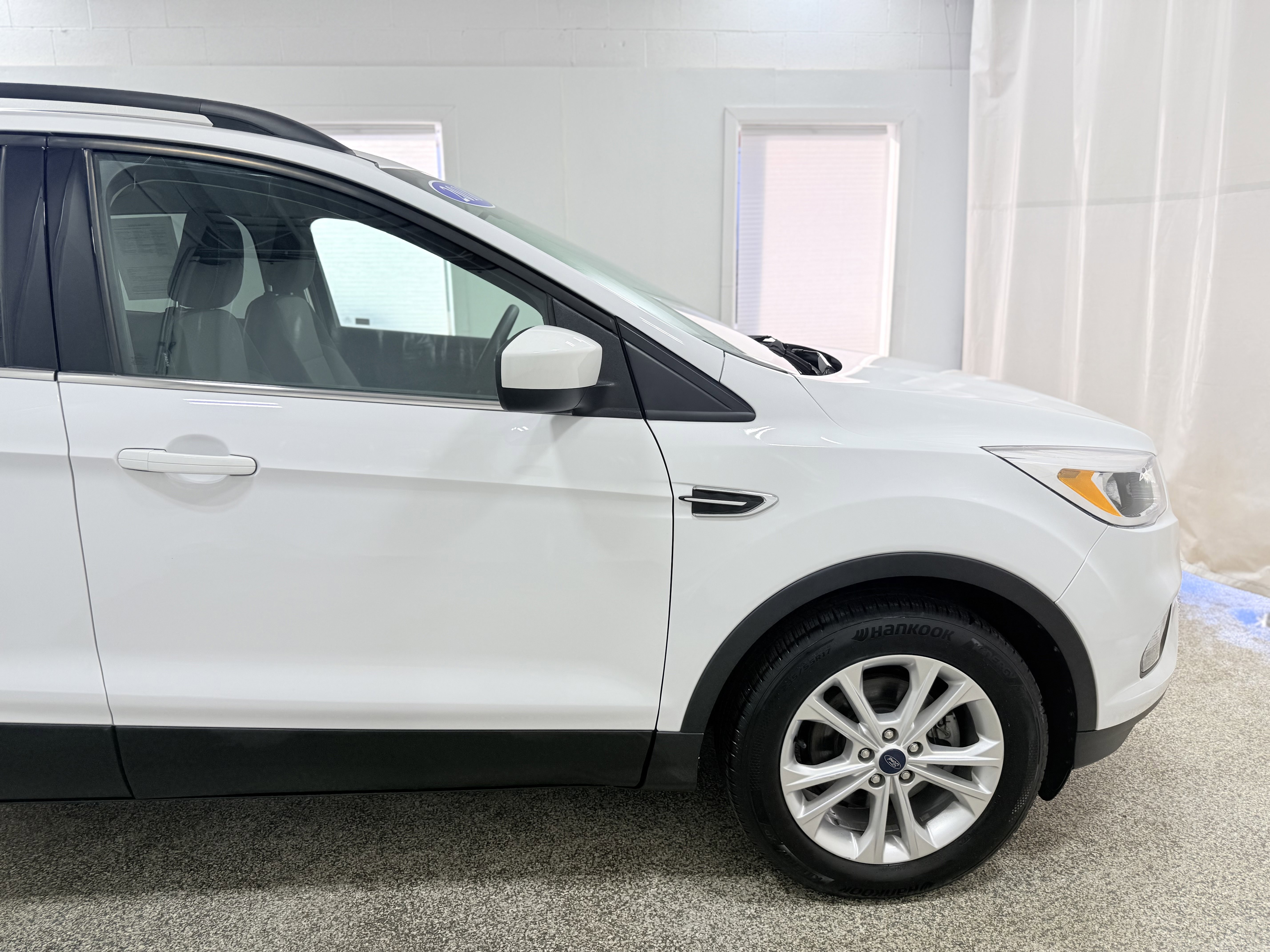 Used 2018 Ford Escape SE w/ SE Sync 3 Package image 8