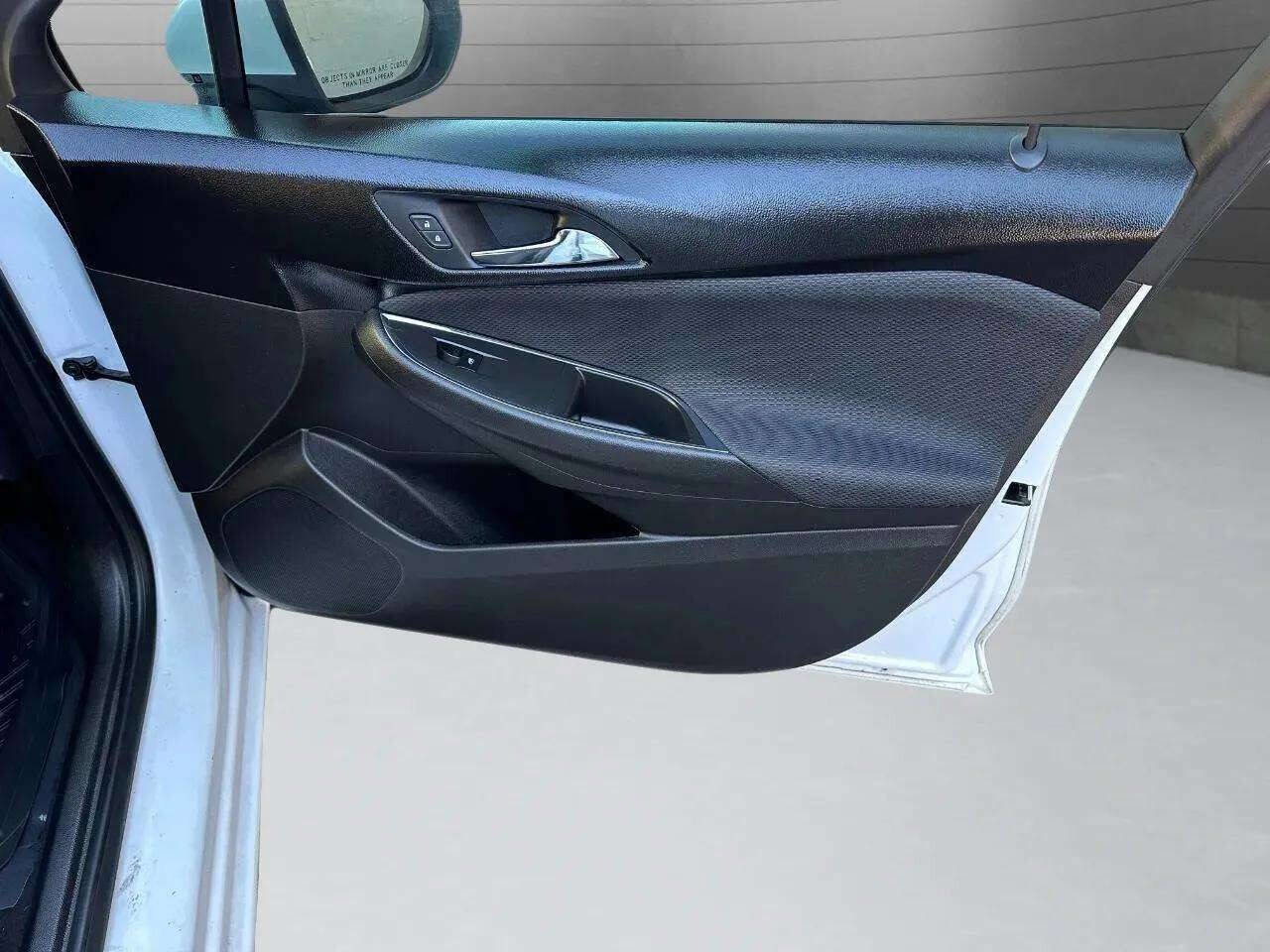 Used 2018 Chevrolet Cruze LT w/ Convenience Package image 34