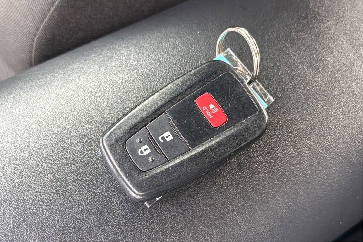 Used 2019 Toyota C-HR XLE image 33