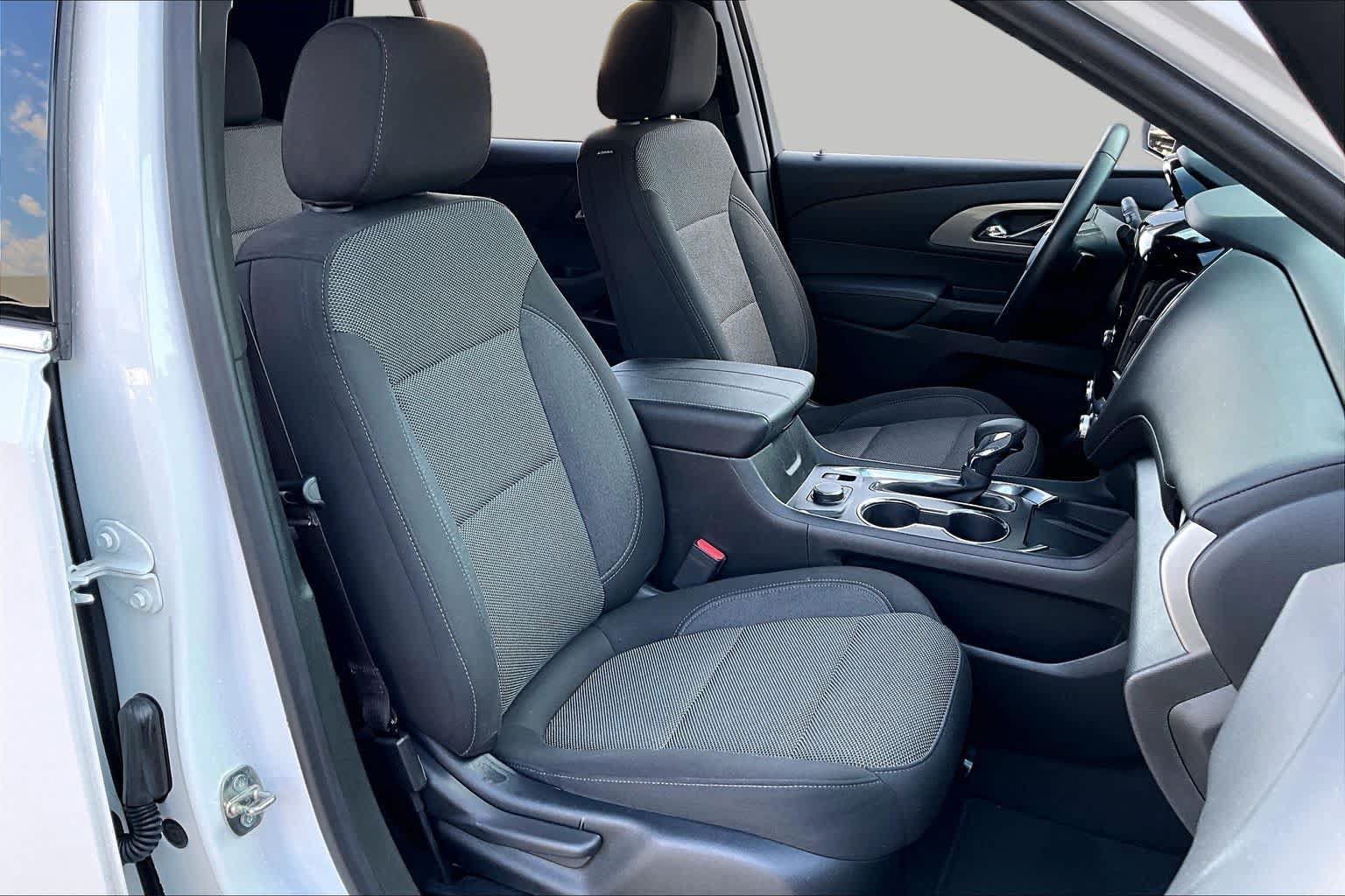 Used 2023 Chevrolet Traverse LT FWD image 8
