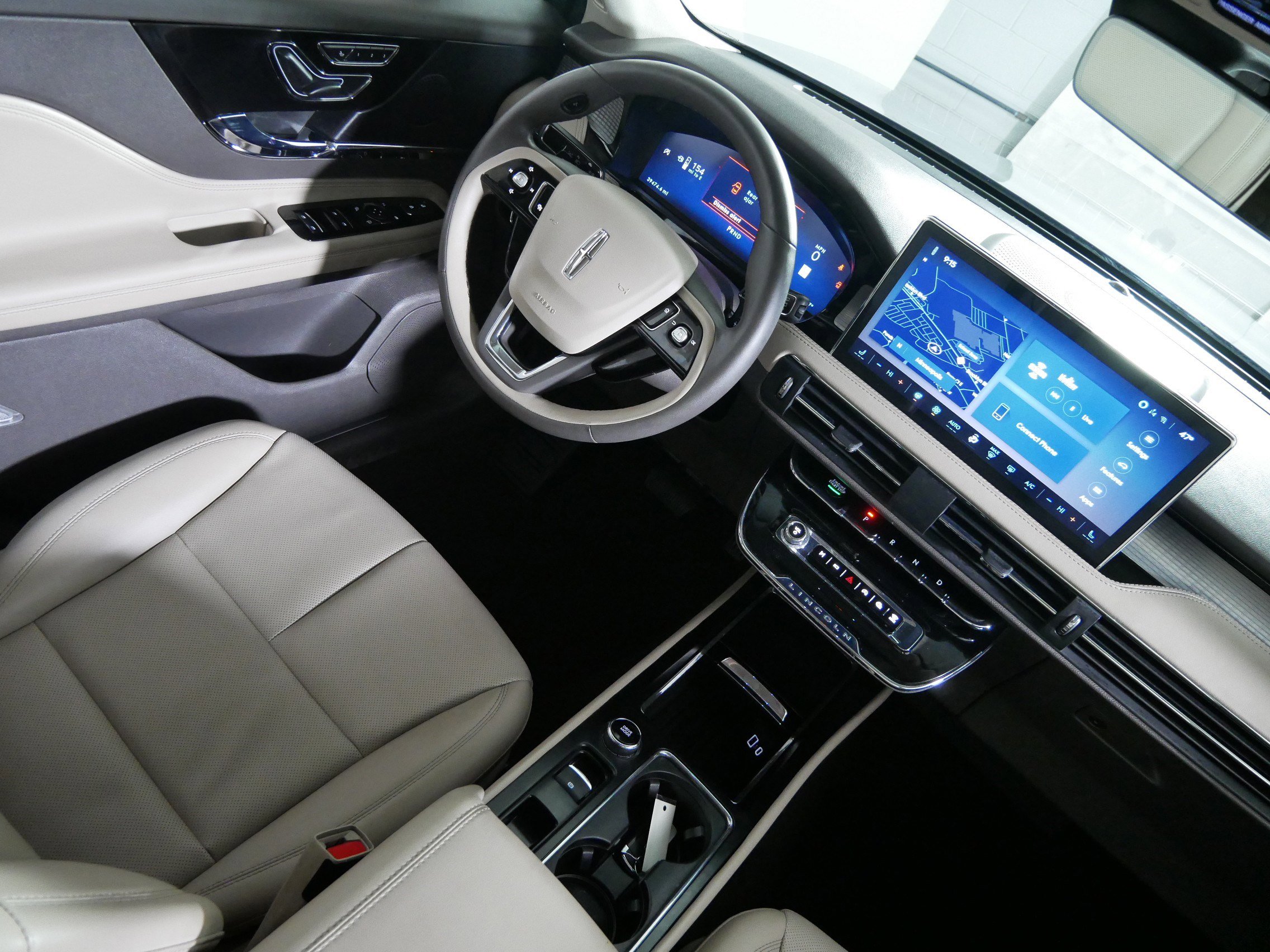 Used 2024 Lincoln Corsair Premiere w/ Equipment Group 101A image 9