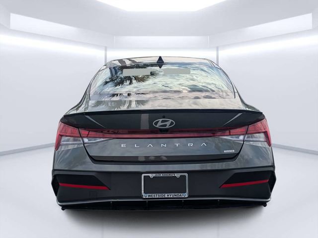 Used 2025 Hyundai Elantra SEL FWD image 4
