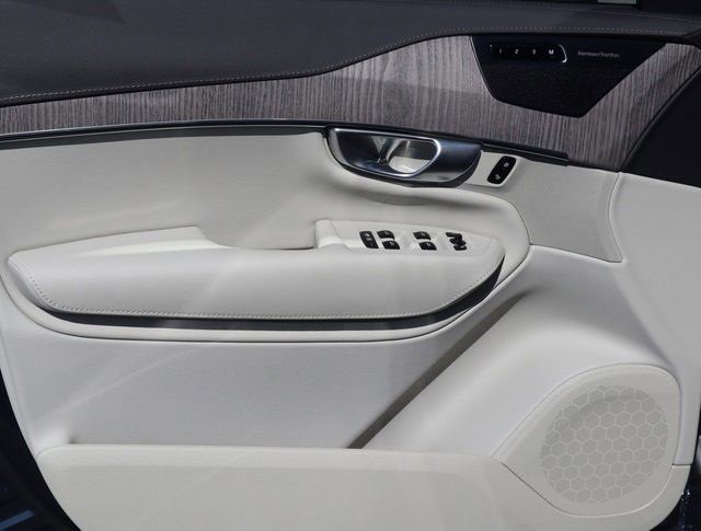 New 2024 Volvo XC90 T8 Ultimate w/ Protection Package Premier image 17
