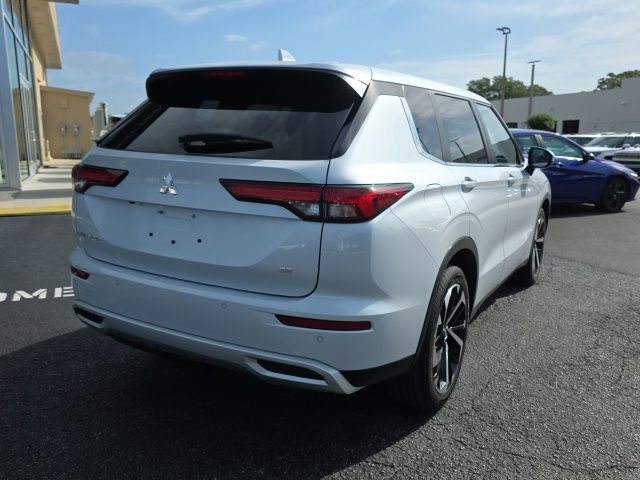 Used 2024 Mitsubishi Outlander SE image 4