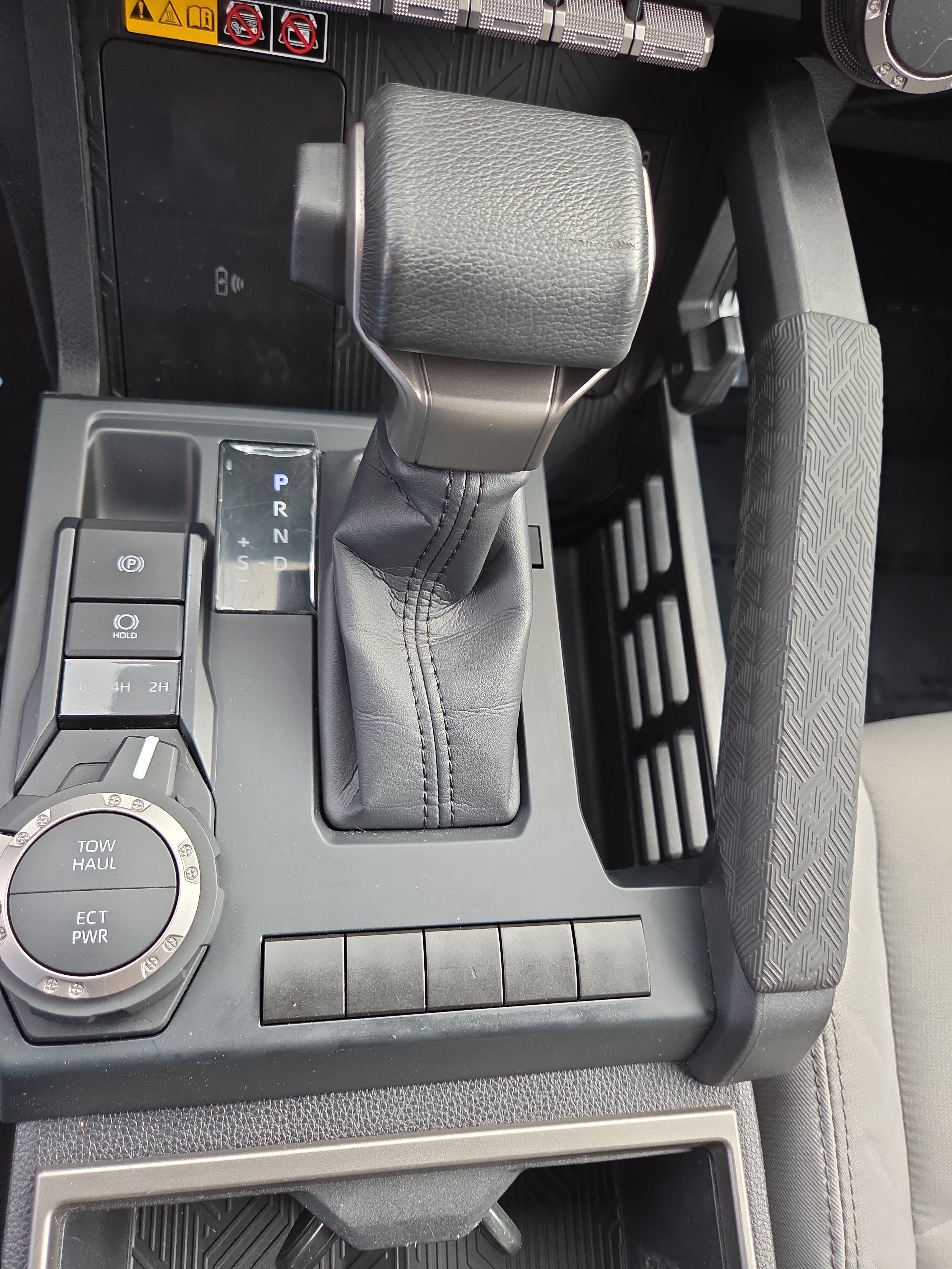 Used 2024 Toyota Tacoma SR5 AWD/4WD image 9