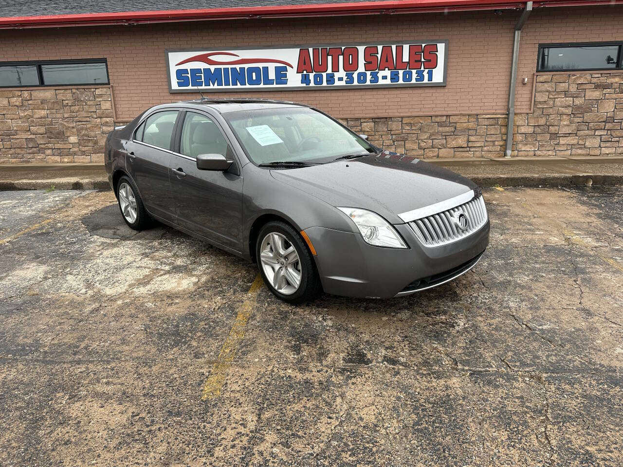 Used 2010 Mercury Milan image 2