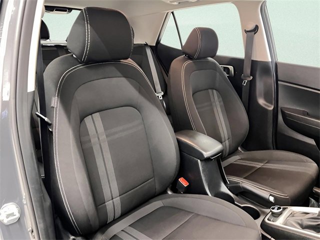 Used 2025 Hyundai Venue SEL image 13