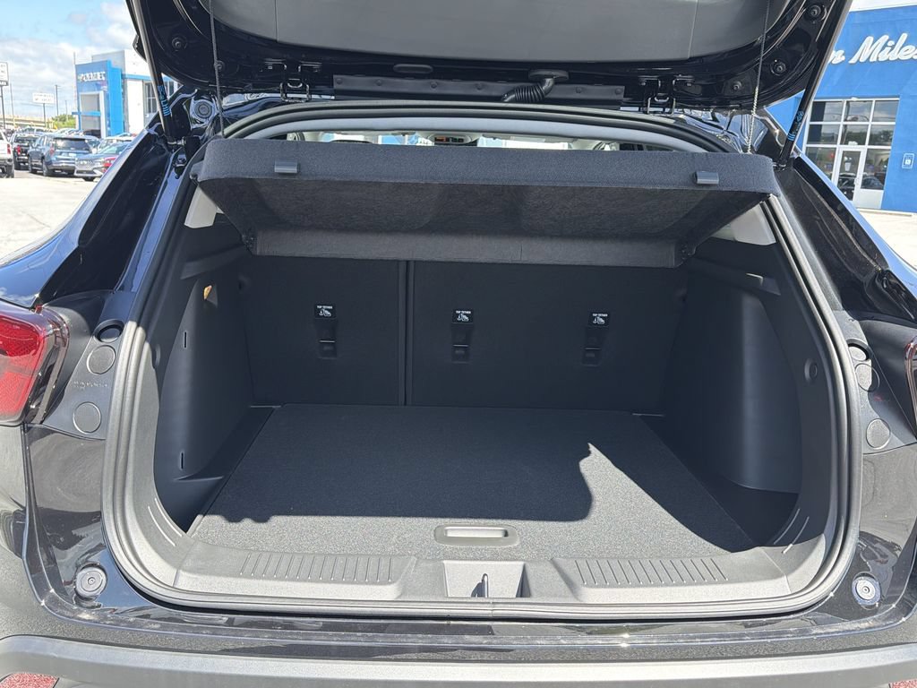 New 2026 Chevrolet Trax LT w/ LT Convenience Package FWD image 17
