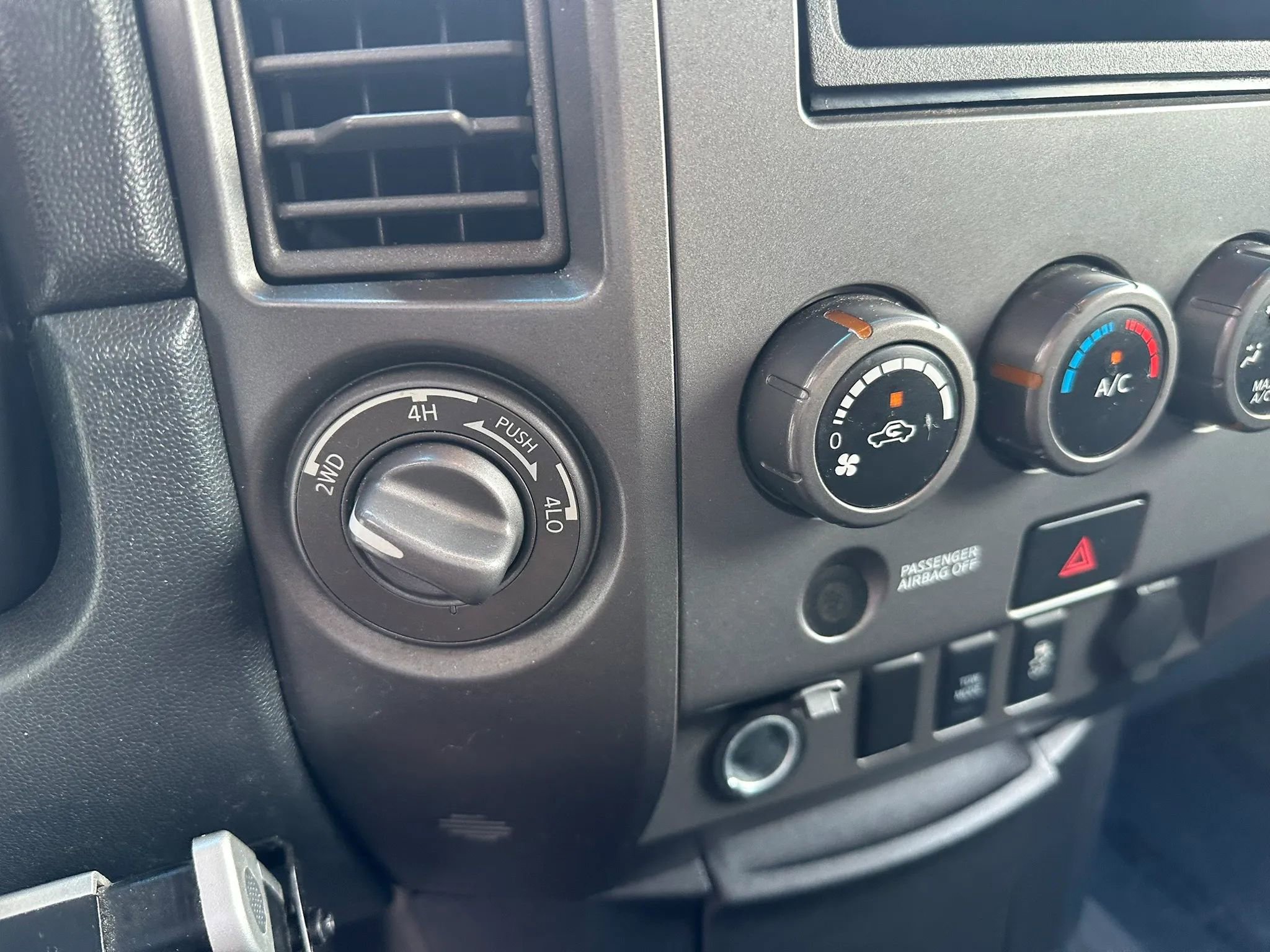 Used 2012 Nissan Titan S AWD/4WD image 11