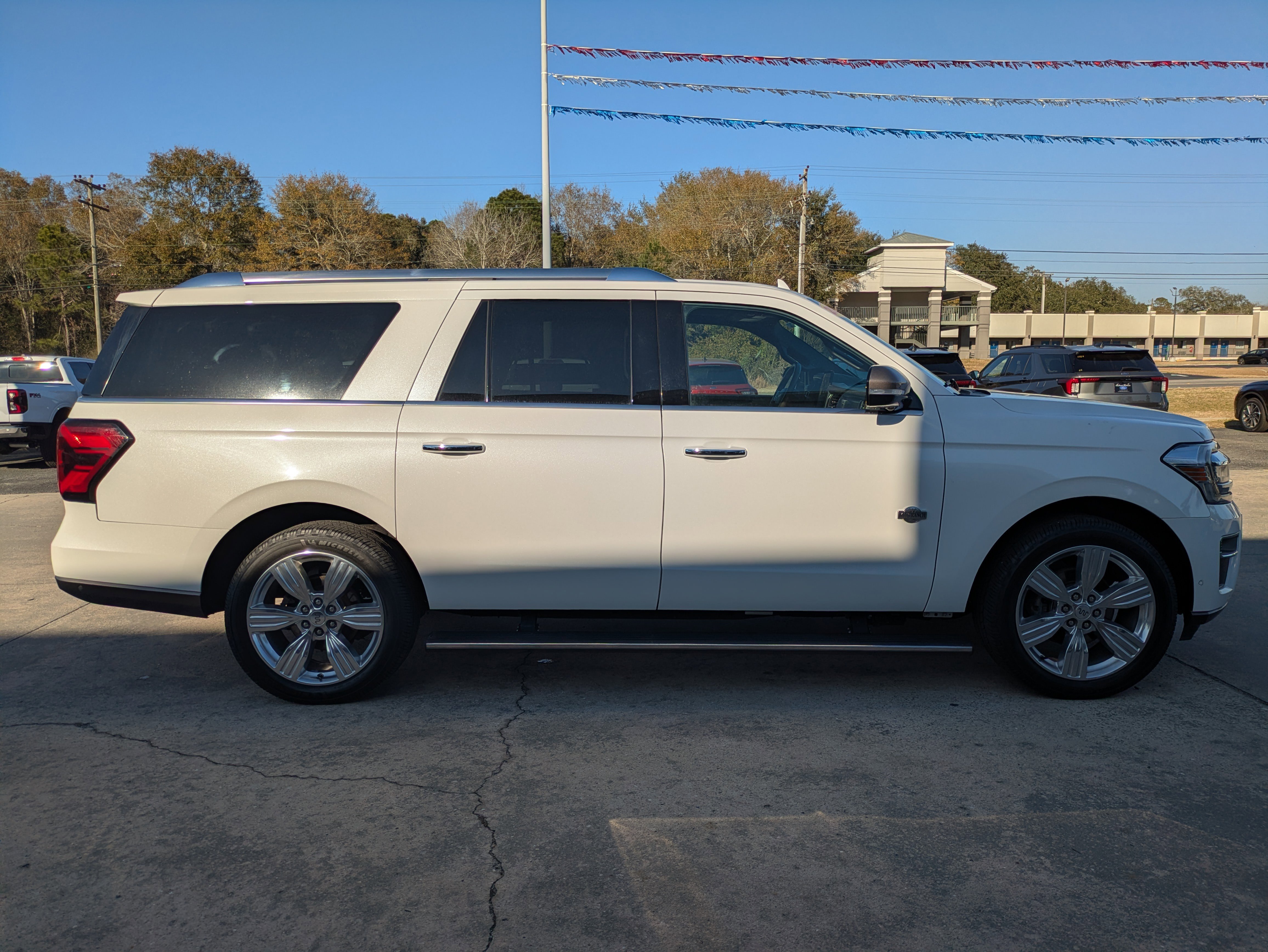 Used 2022 Ford Expedition Max King Ranch RWD image 5