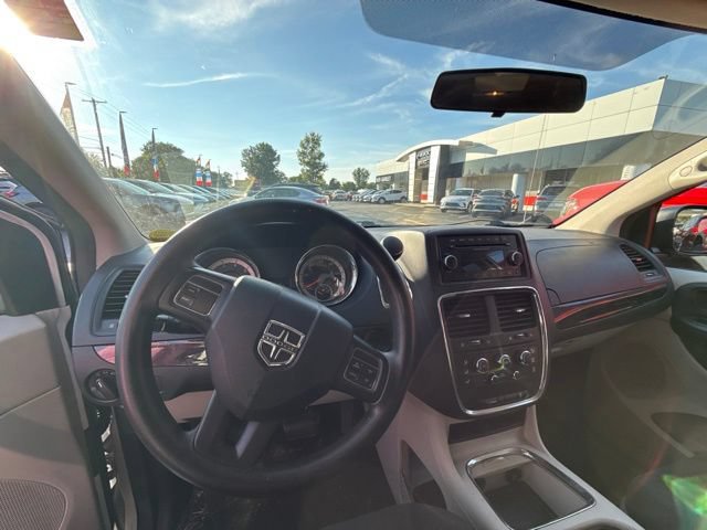 Used 2014 Dodge Grand Caravan SXT FWD image 6