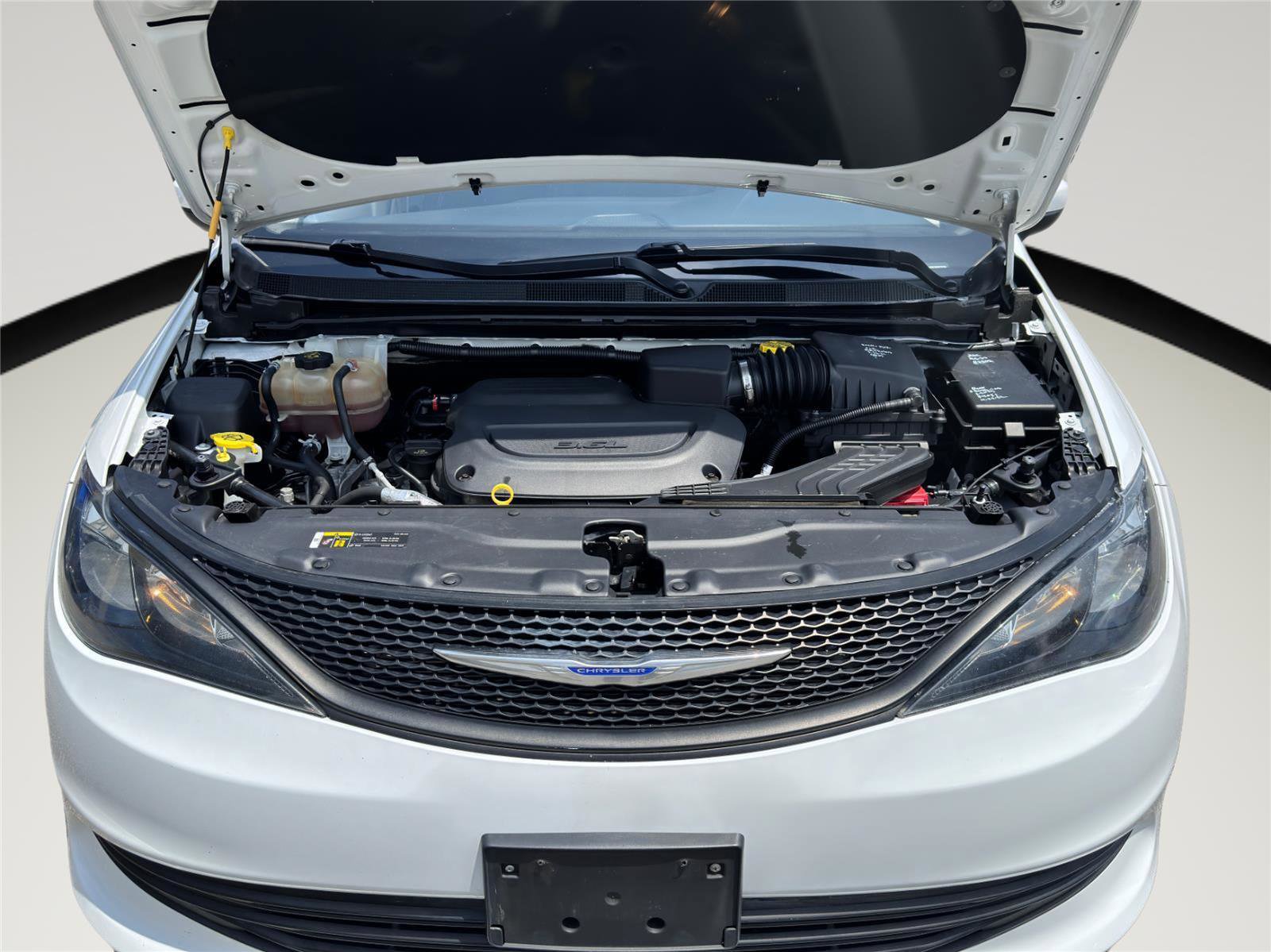 Used 2020 Chrysler Voyager L image 23