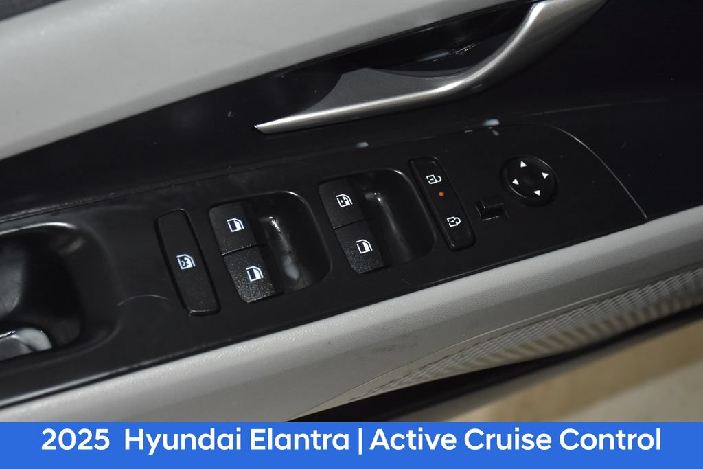 Used 2025 Hyundai Elantra Limited FWD image 23