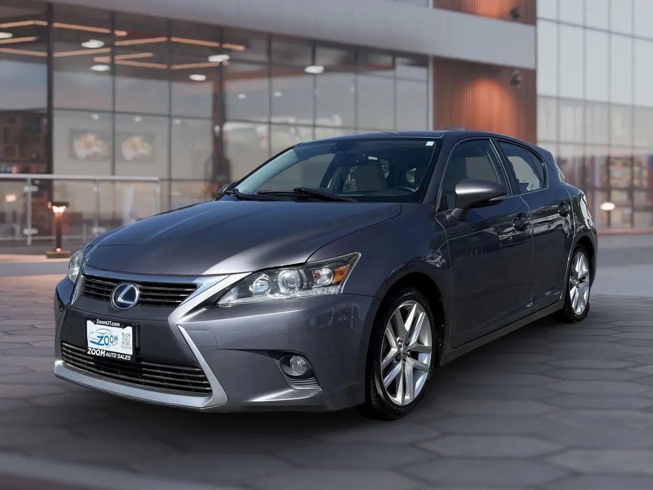 Used 2015 Lexus CT 200h w/ Navigation Package FWD image 4