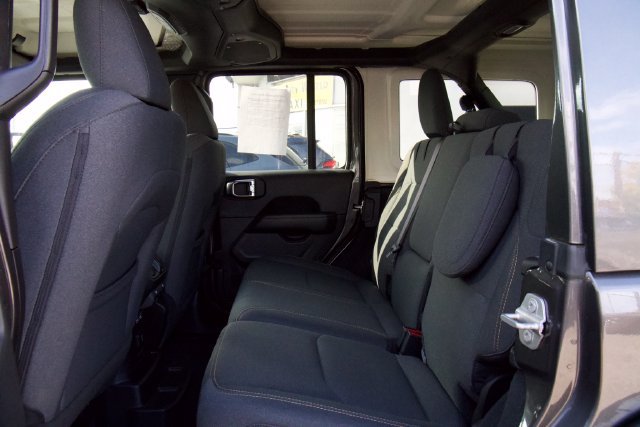 Used 2025 Jeep Wrangler Unlimited Sahara w/ Safety Group AWD/4WD image 25