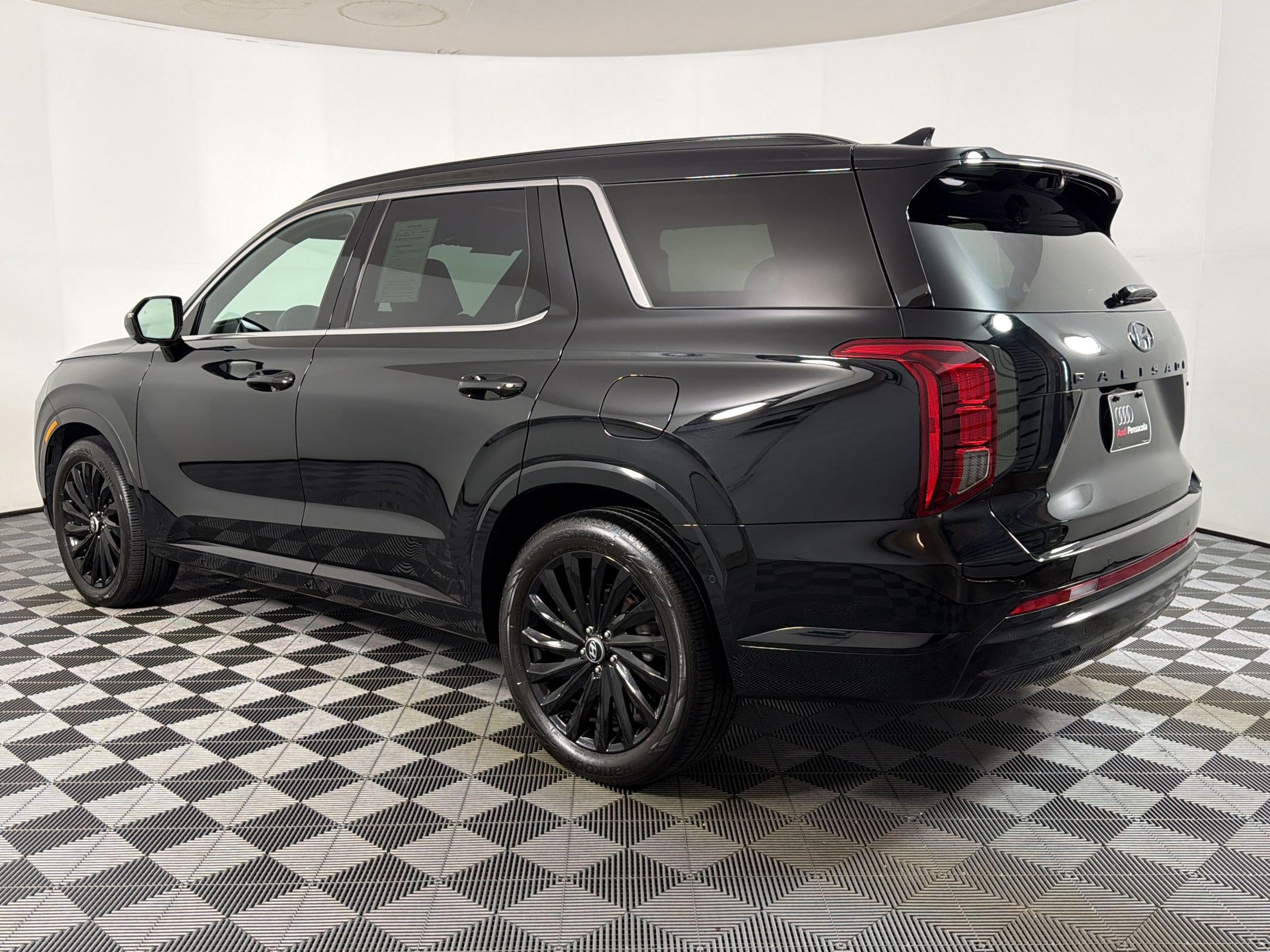 Used 2025 Hyundai Palisade Calligraphy AWD/4WD image 2