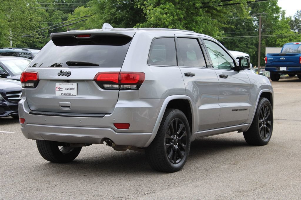 Used 2017 Jeep Grand Cherokee Altitude RWD image 8