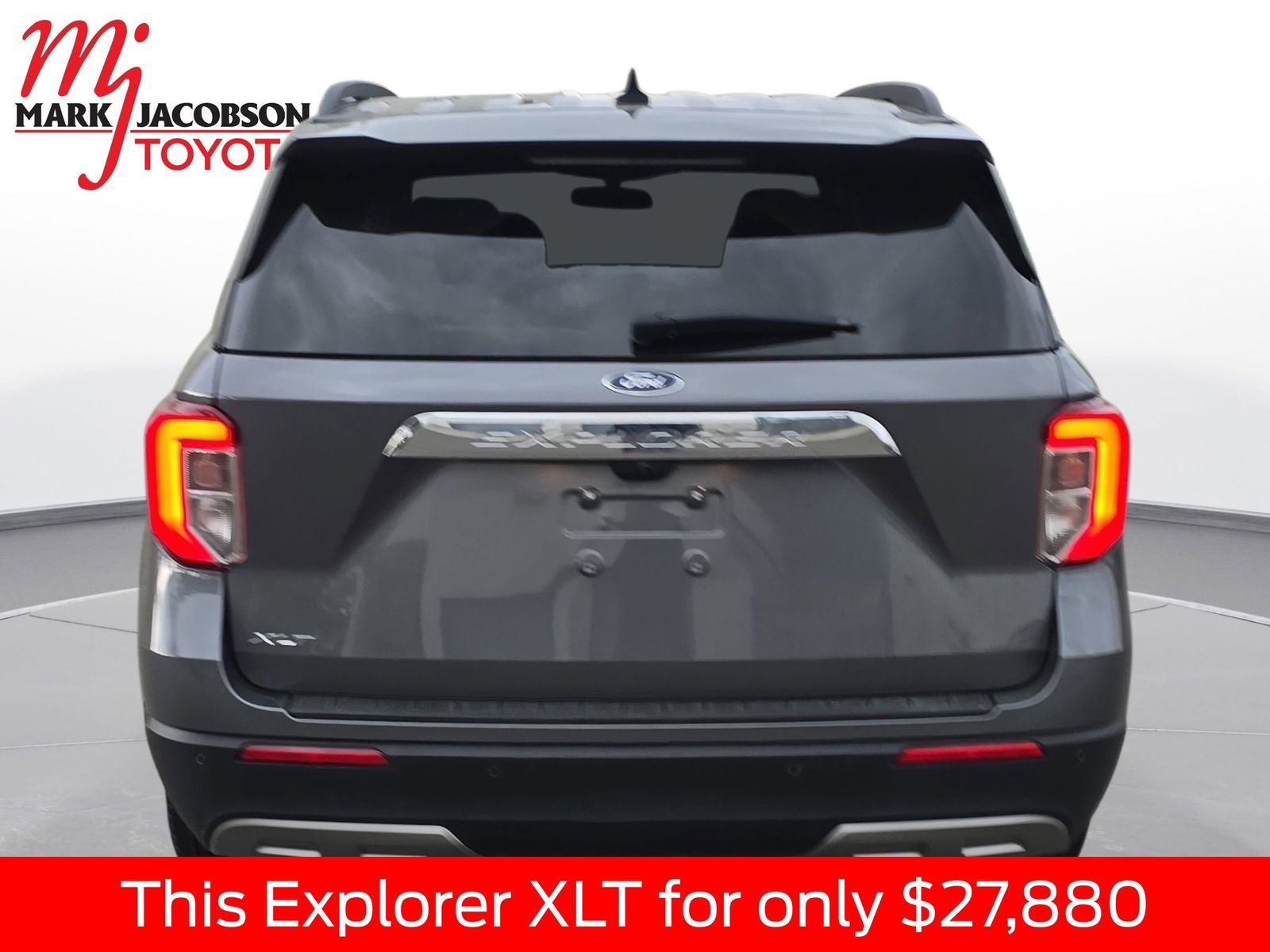 Used 2023 Ford Explorer XLT w/ Equipment Group 202A RWD image 12