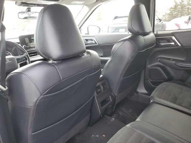 Used 2024 Mitsubishi Outlander SE image 35