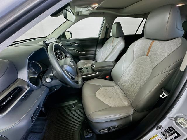 Certified 2023 Toyota Highlander Bronze Edition image 12