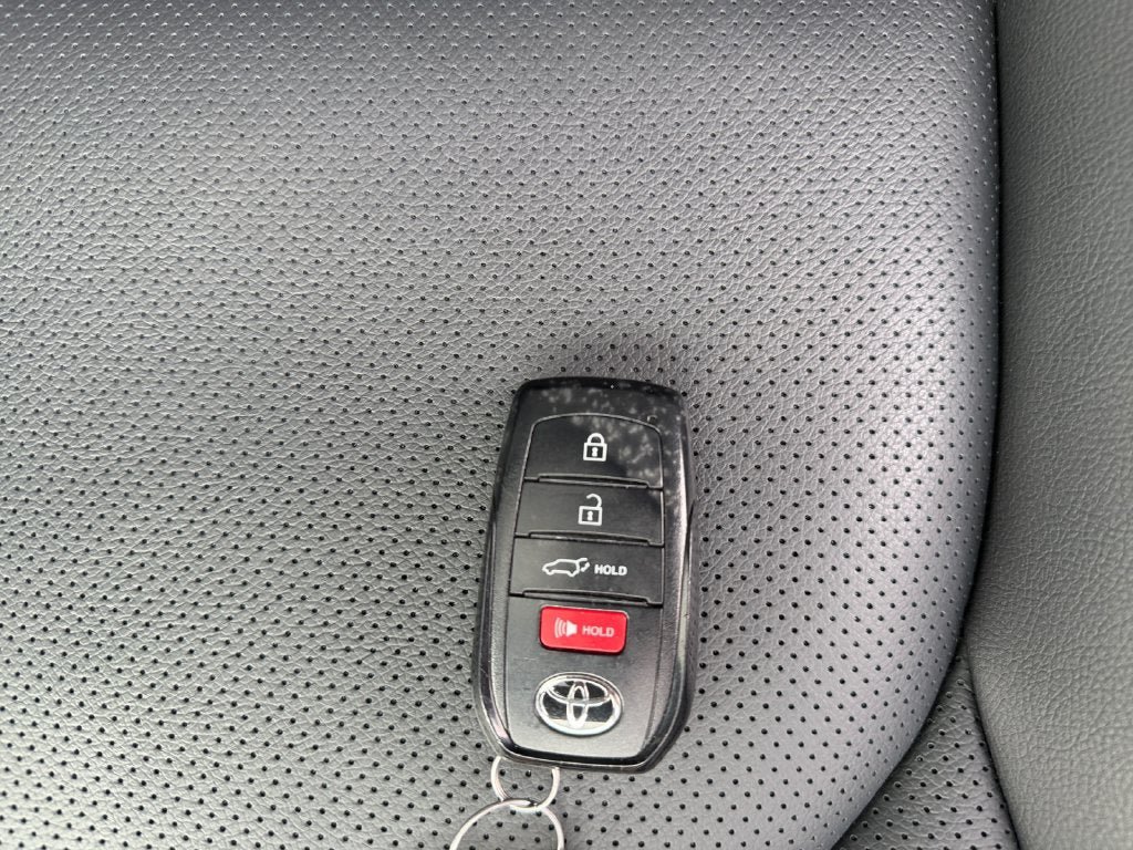 Used 2025 Toyota Highlander Limited AWD/4WD image 31