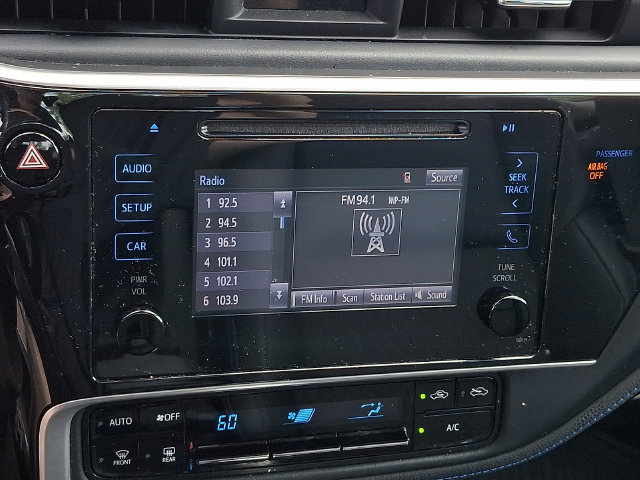 Used 2018 Toyota Corolla SE FWD image 15
