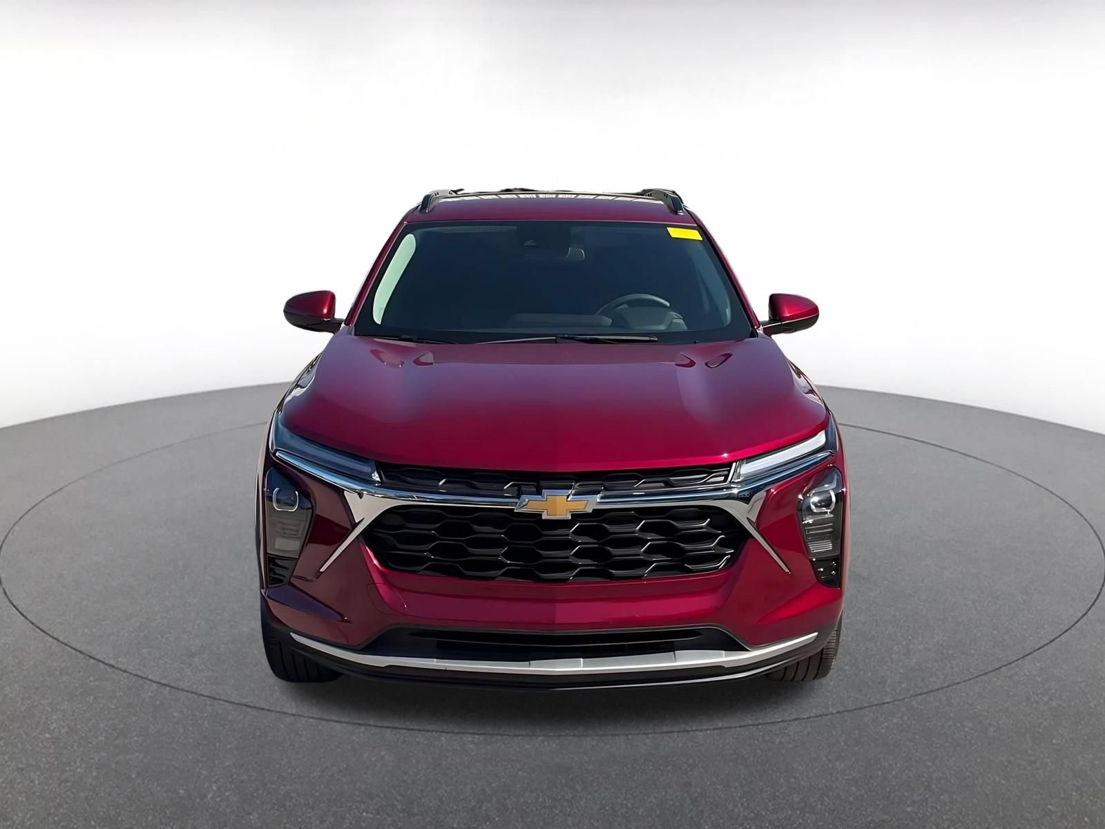 Used 2025 Chevrolet Trax LT FWD image 4