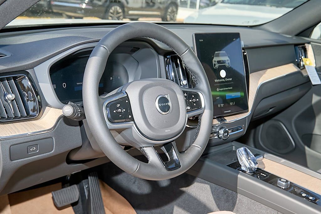 New 2026 Volvo XC60 B5 Plus w/ Protection Package Premier image 13