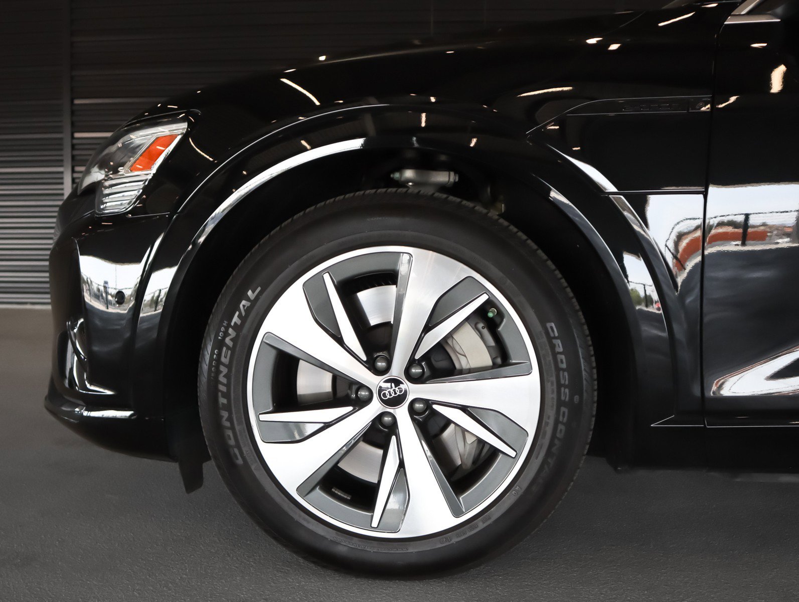 Used 2024 Audi Q8 e-tron Premium Plus w/ Premium Plus Package image 5