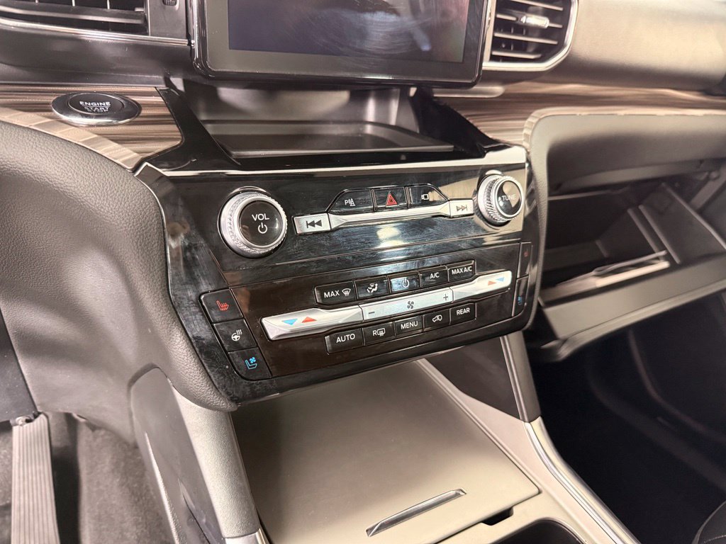 Certified 2023 Ford Explorer Limited AWD/4WD image 30