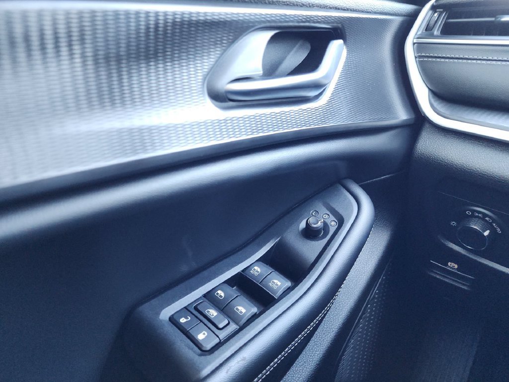Used 2023 Jeep Grand Cherokee L Laredo RWD image 13