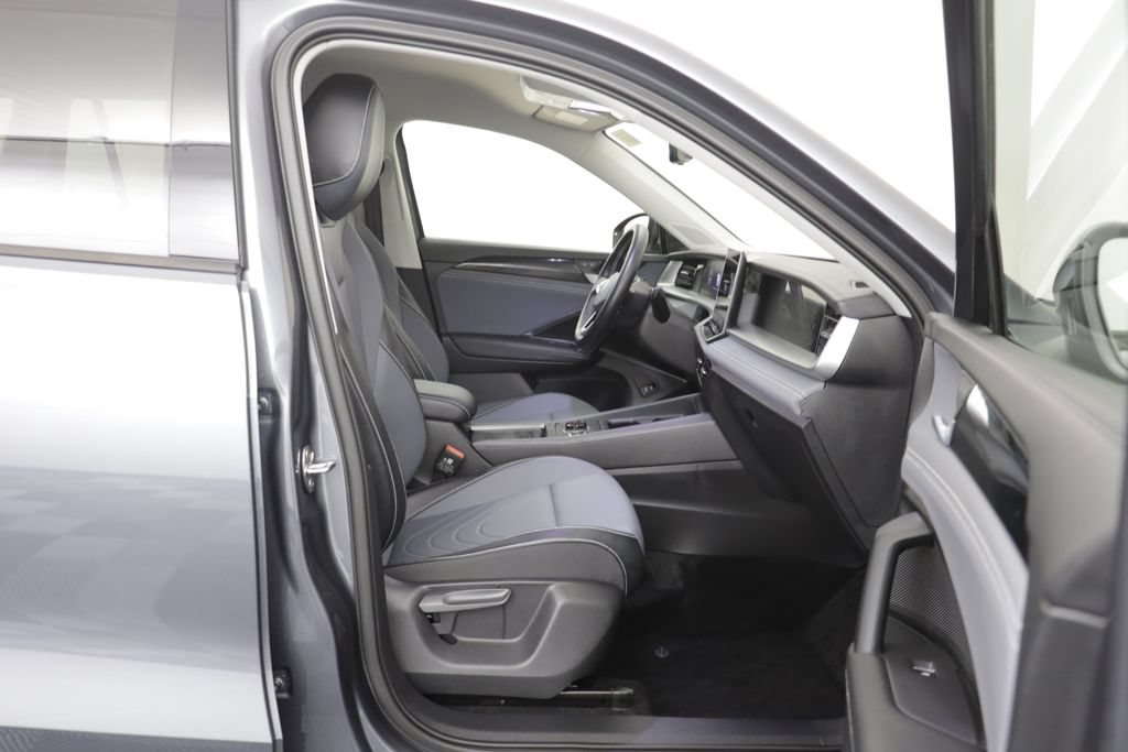 Used 2026 Volkswagen Tiguan SE AWD/4WD image 18