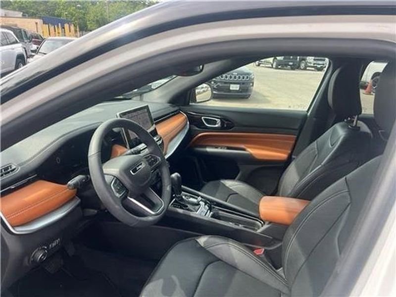 Used 2025 Jeep Compass Limited w/ Elite Group AWD/4WD image 47
