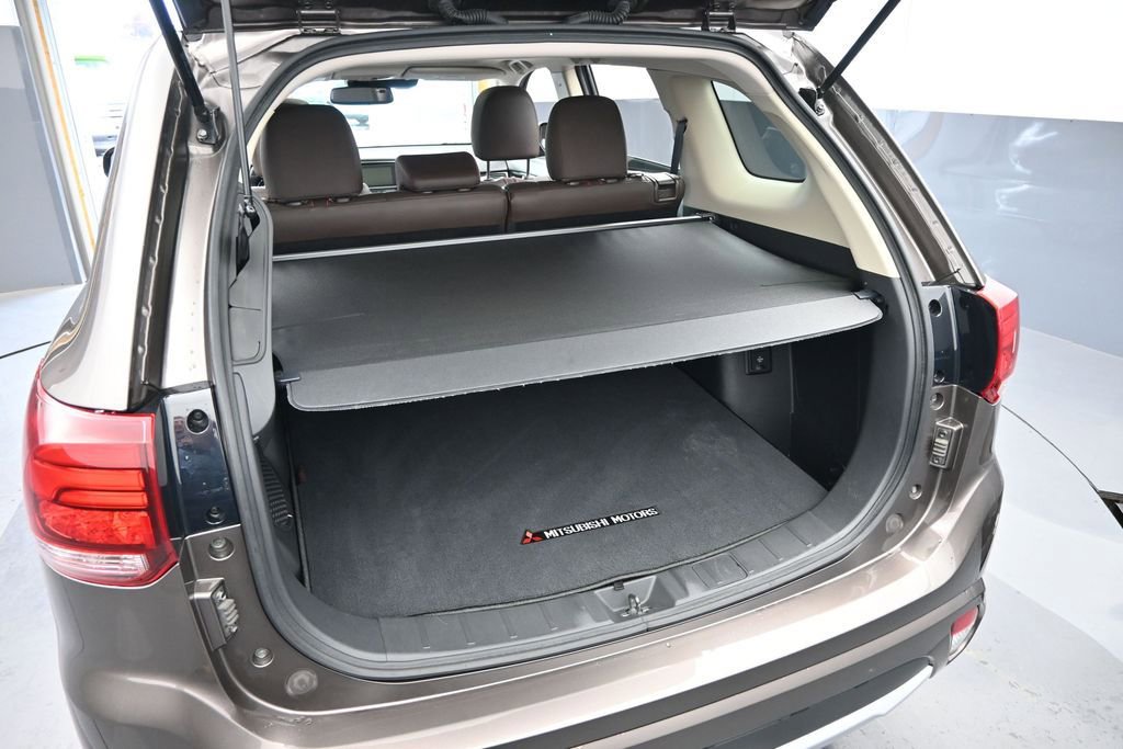 Used 2018 Mitsubishi Outlander GT AWD/4WD image 34