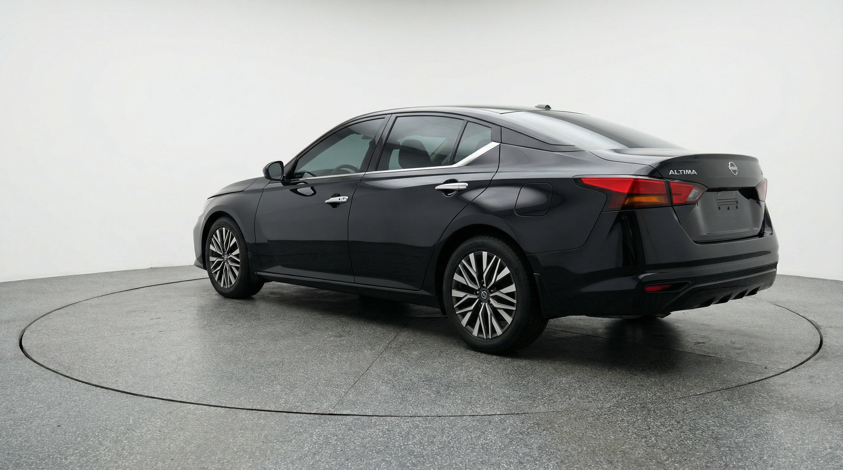 Used 2025 Nissan Altima 2.5 SV FWD image 6