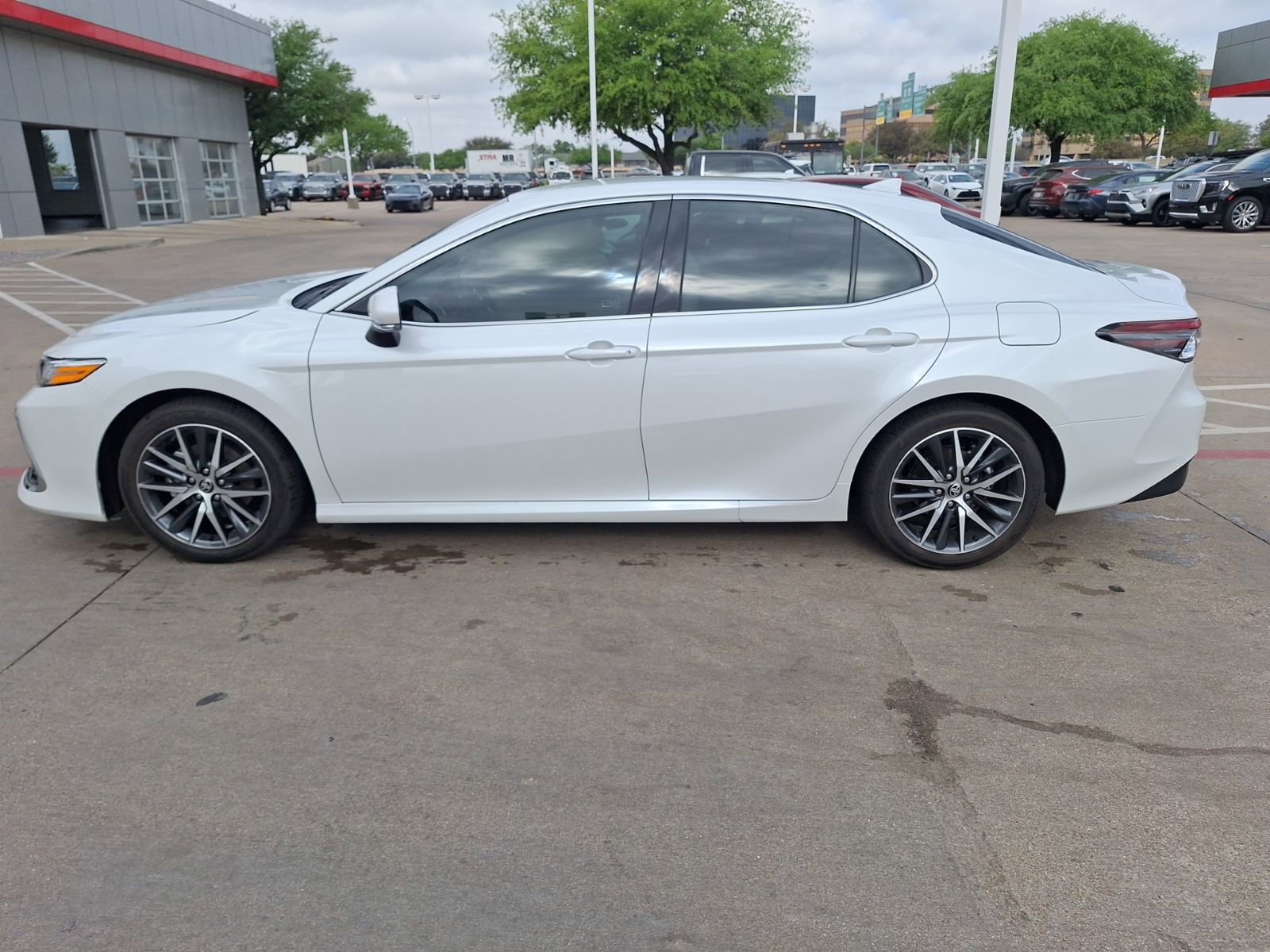 Used 2024 Toyota Camry XLE w/ Cold Weather Package image 3