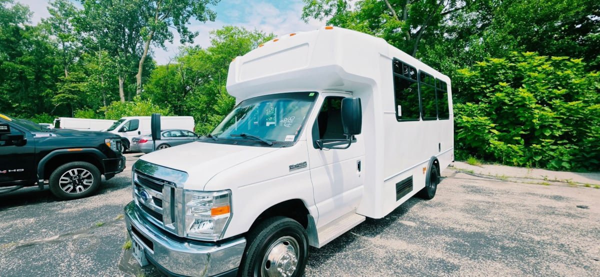 Used 2016 Ford E-450 and Econoline 450 Super Duty w/ Shuttle Bus Prep Package RWD image 1