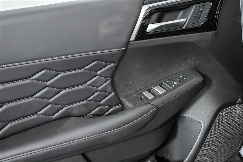 New 2026 Mitsubishi Outlander SEL AWD/4WD image 11