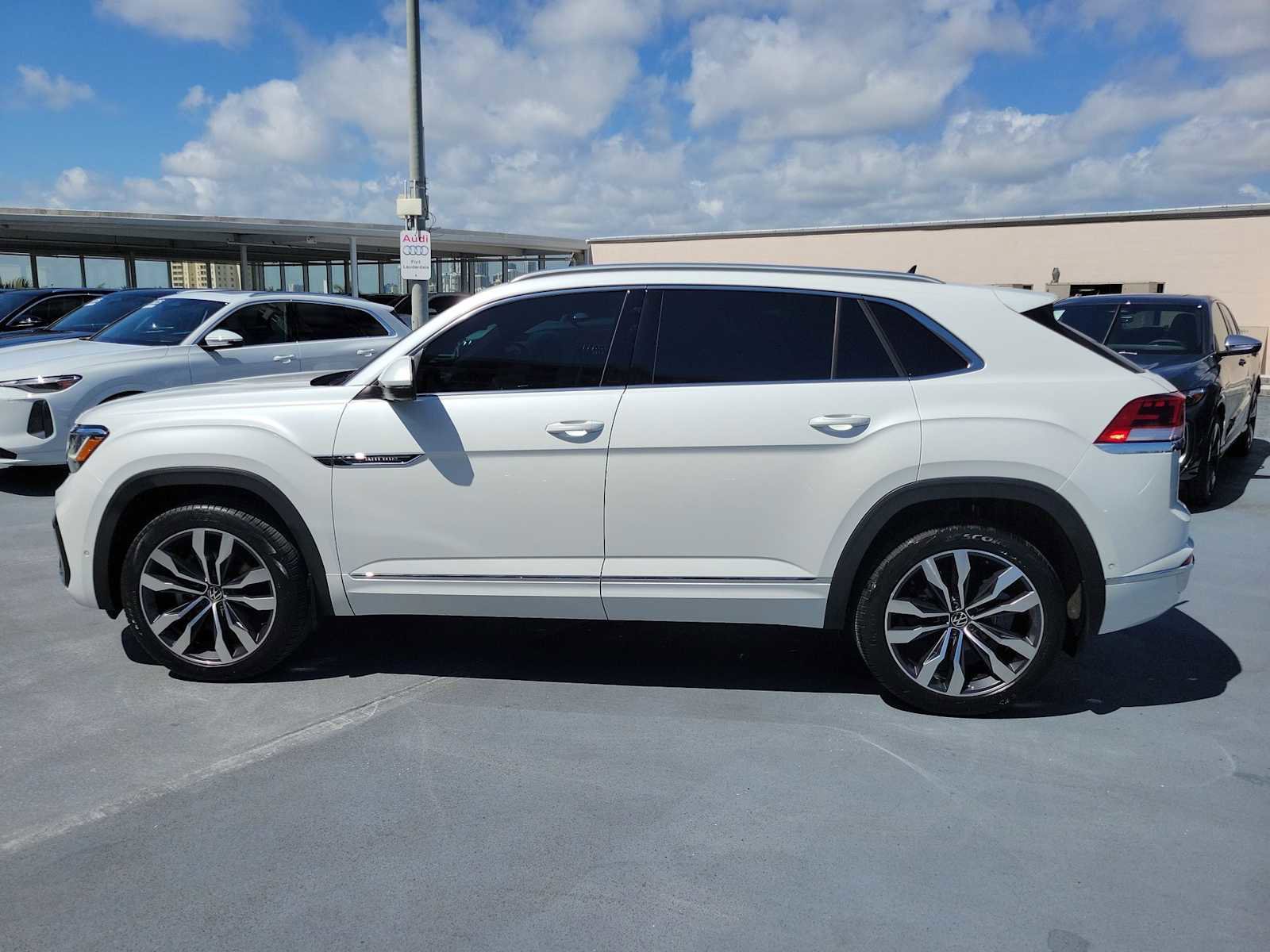 Used 2023 Volkswagen Atlas Cross Sport SEL Premium R-Line AWD/4WD image 3